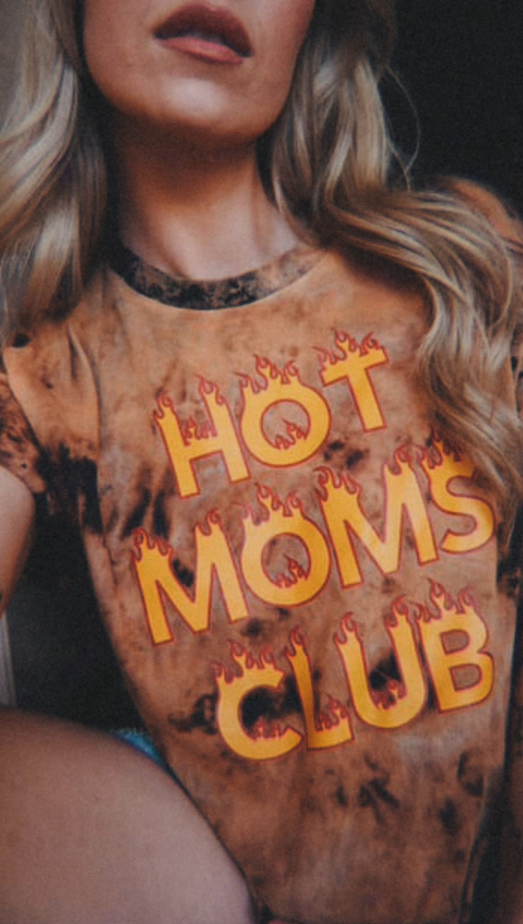 HOT MOMS CLUB x tee